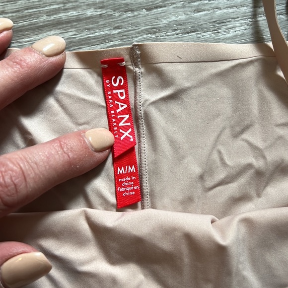 Lot of Shape wear. Some are Spanx. Size M - Picture 6 of 8